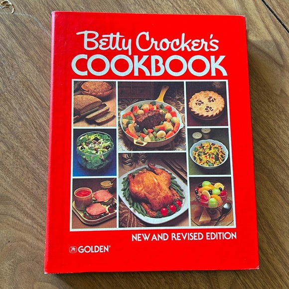 Betty Crocker Other - VTG 80s Betty Crocker's Cookbook Hardback Spiral Bound Color Photos 1982 Edition